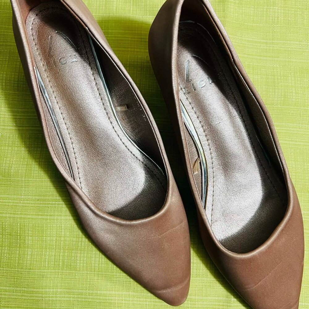 Eight Blush Pointed Toe Heels Womens 7.5 Patent Pump Shoes